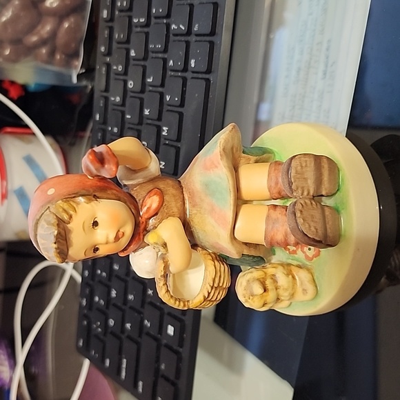 Goebel Hummel #65 Farwell figurine - Picture 2 of 6